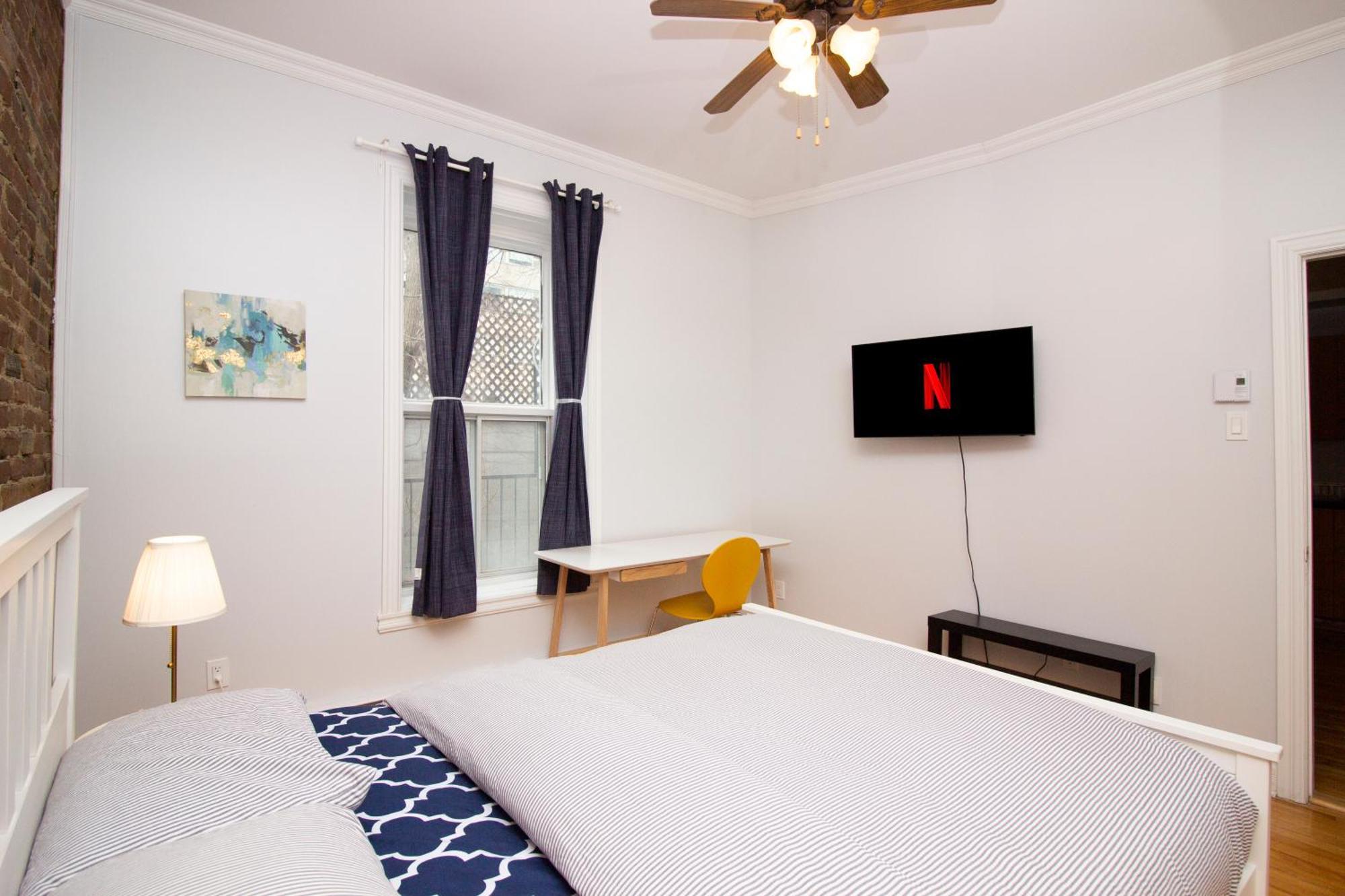 Mackay Street Downtown - Bell Center, Nightlife, & Metro At Your Doorstep! Apartment Montreal Room photo